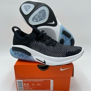 Nike Joyride Run Flyknit Oreo Women’s 6.5